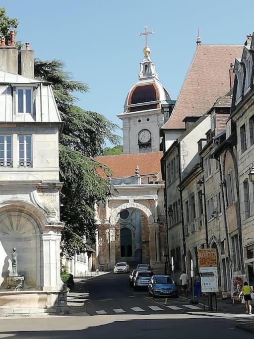 Charmant Cocon Centre Historique 브장송 외부 사진